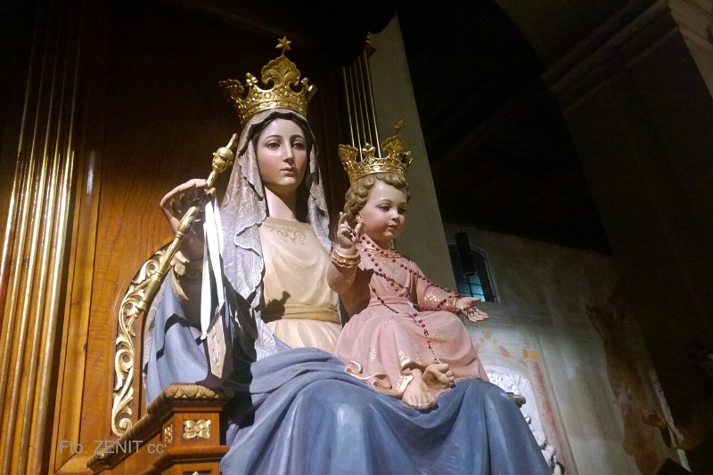 16 de Julio Fiesta de la Virgen del Carmen, la más bella flor del jardín de Dios.