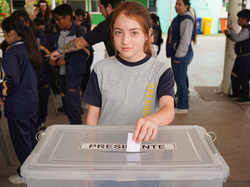 Fiesta de la Democracia: Elección del CEES 2026 replica el proceso de votación del Servel